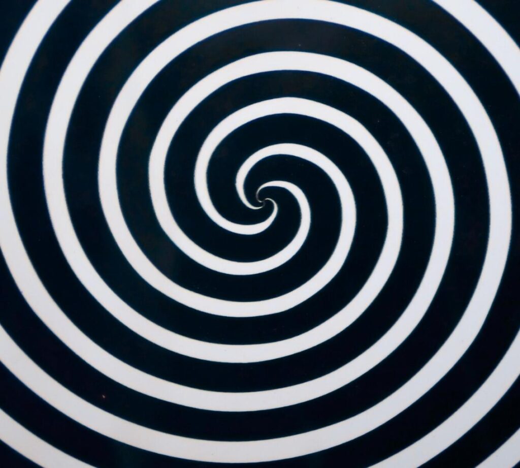 Image of a black and white swirl, in a circular motion